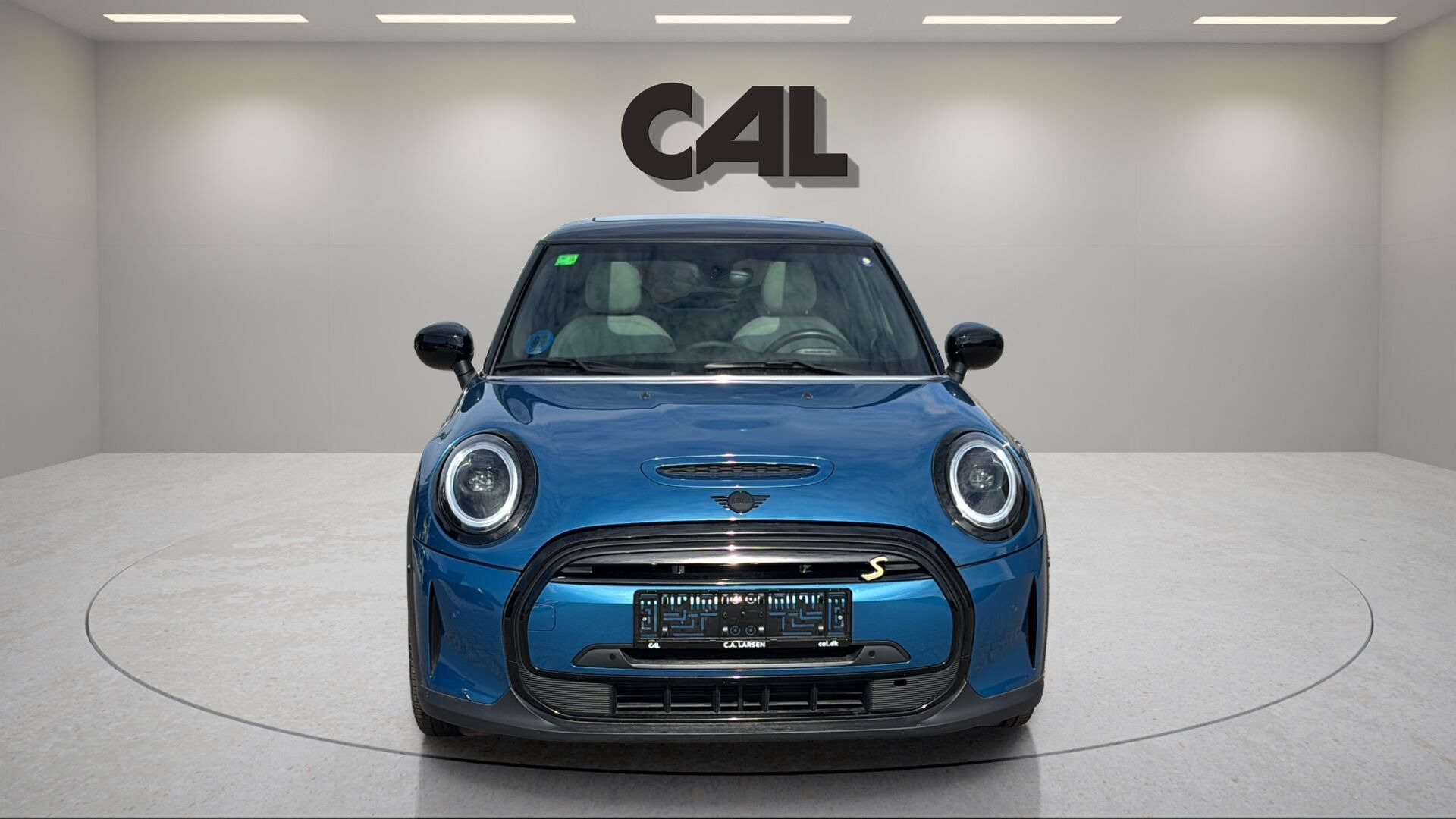 Blå Mini Cooper fra 2022