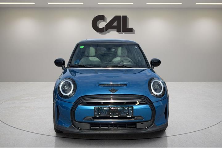 Blå Mini Cooper fra 2022