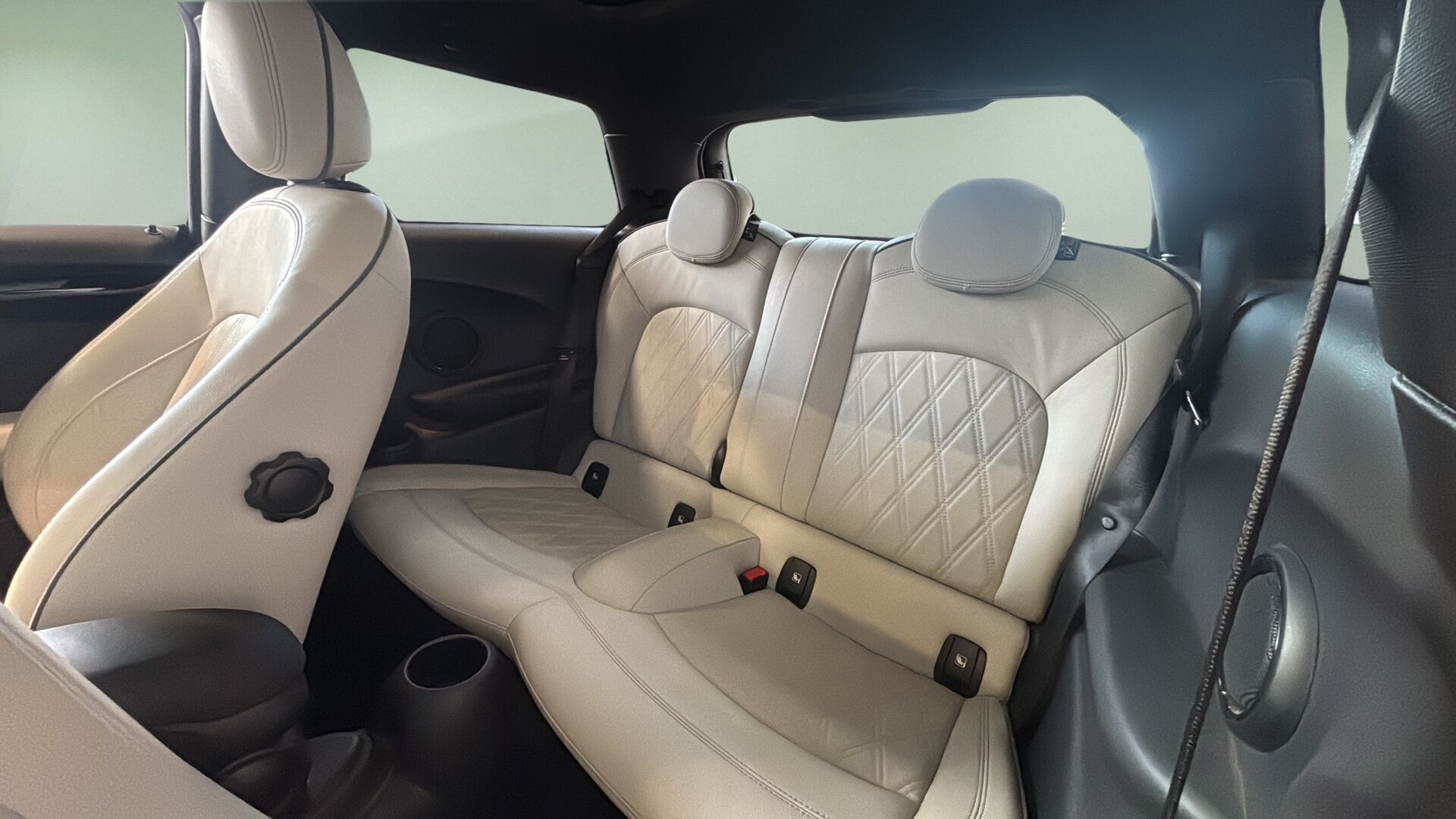 Blå Mini Cooper fra 2022