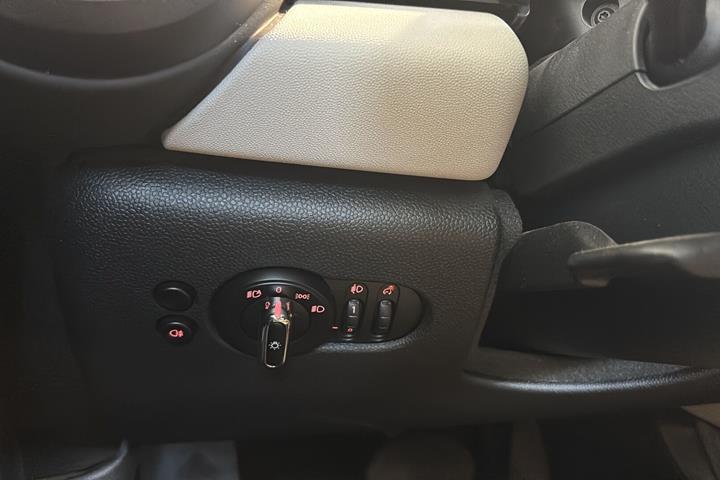 Blå Mini Cooper fra 2022