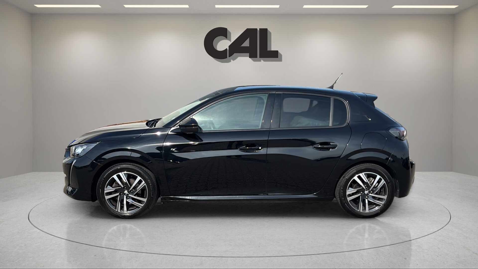 Sort Peugeot 208 fra 2023