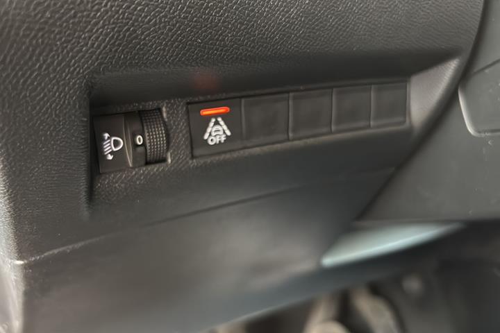 Sort Peugeot 208 fra 2023