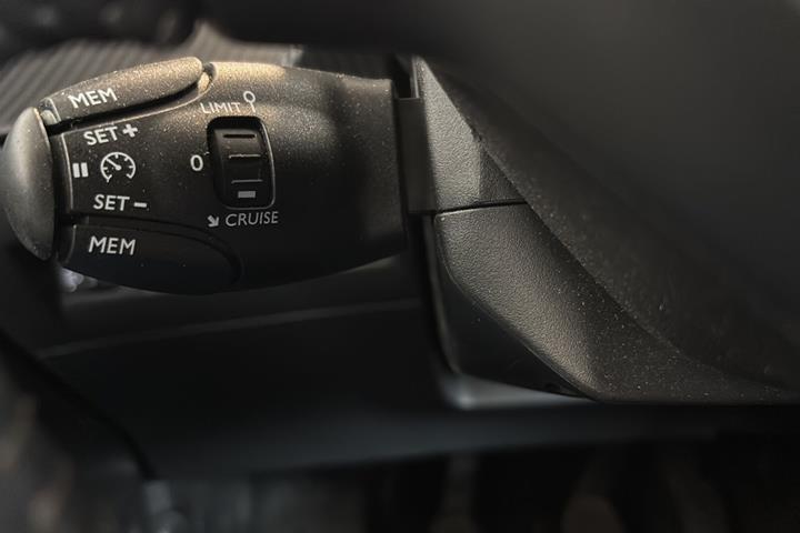 Sort Peugeot 208 fra 2023
