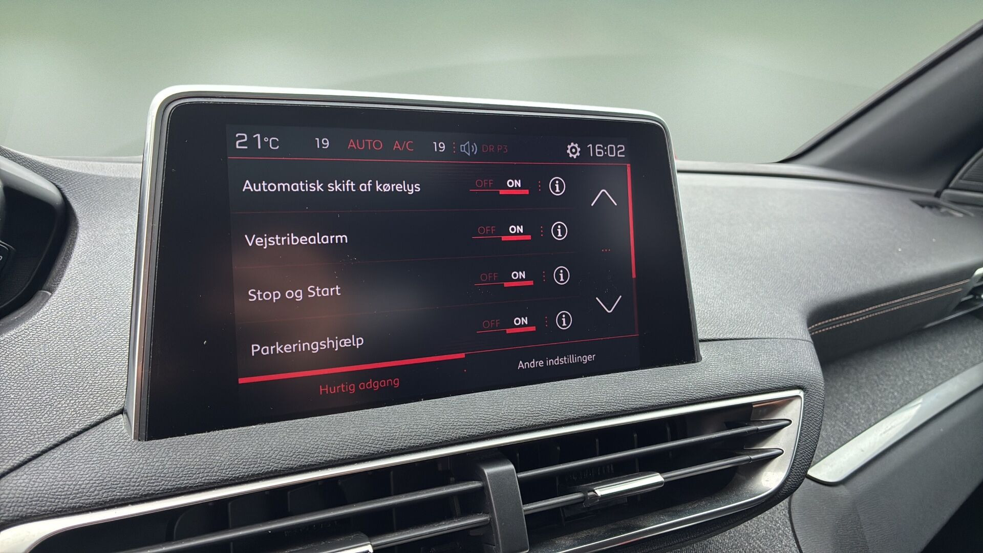 Grå Peugeot 3008 fra 2018