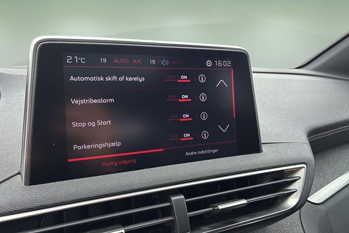 Grå Peugeot 3008 fra 2018