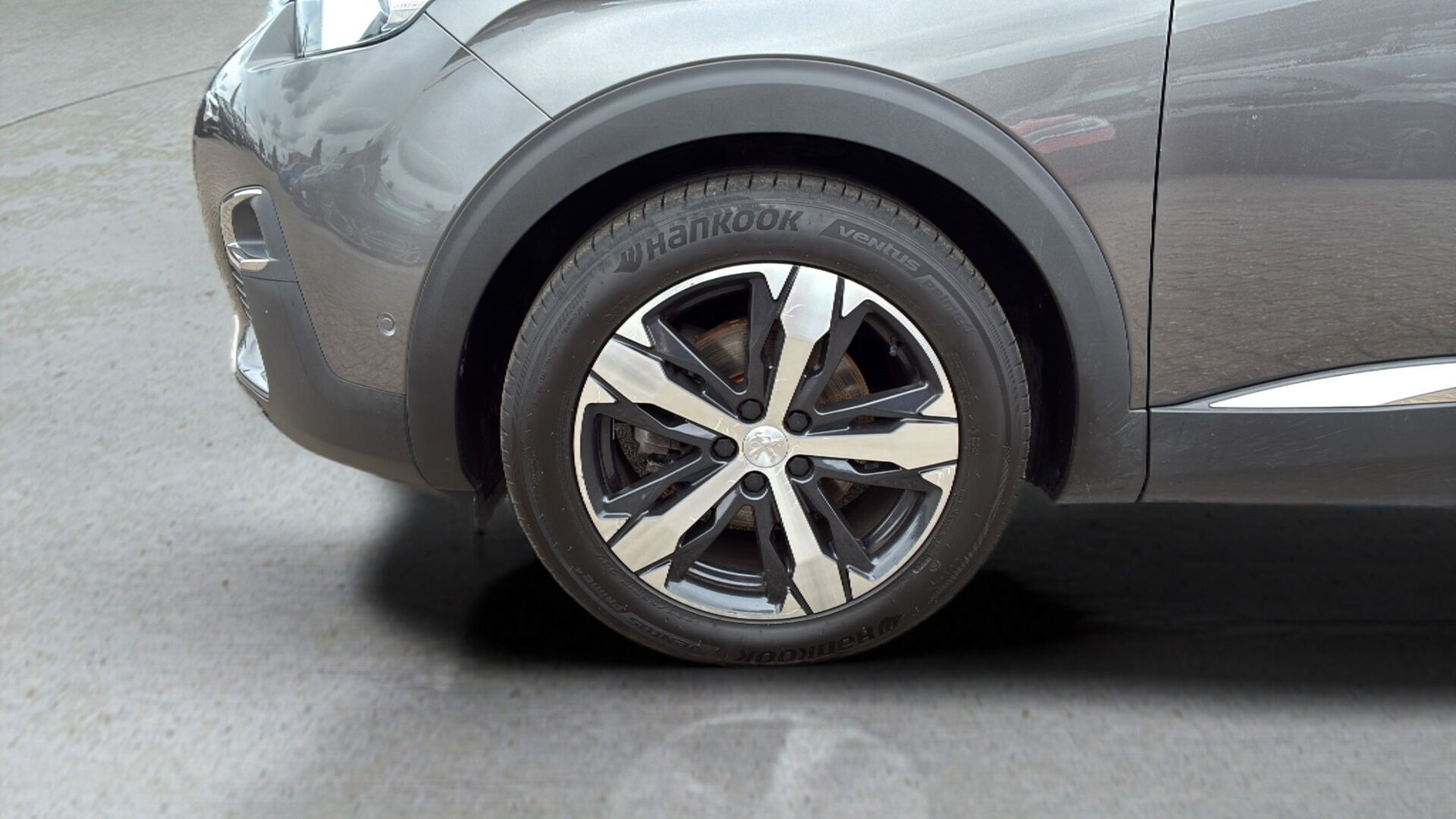 Grå Peugeot 3008 fra 2018