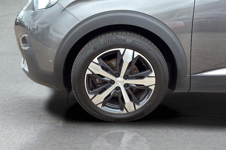 Grå Peugeot 3008 fra 2018