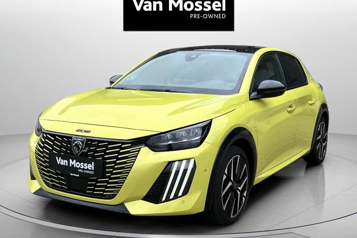 Grøn Peugeot e-208 fra 2025 set udefra