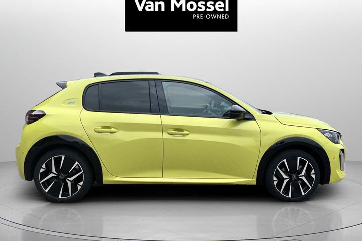 Grøn Peugeot e-208 fra 2025