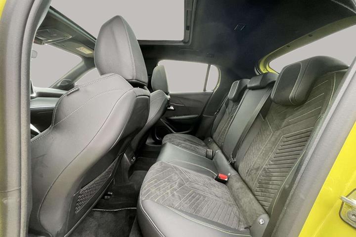 Grøn Peugeot e-208 fra 2025