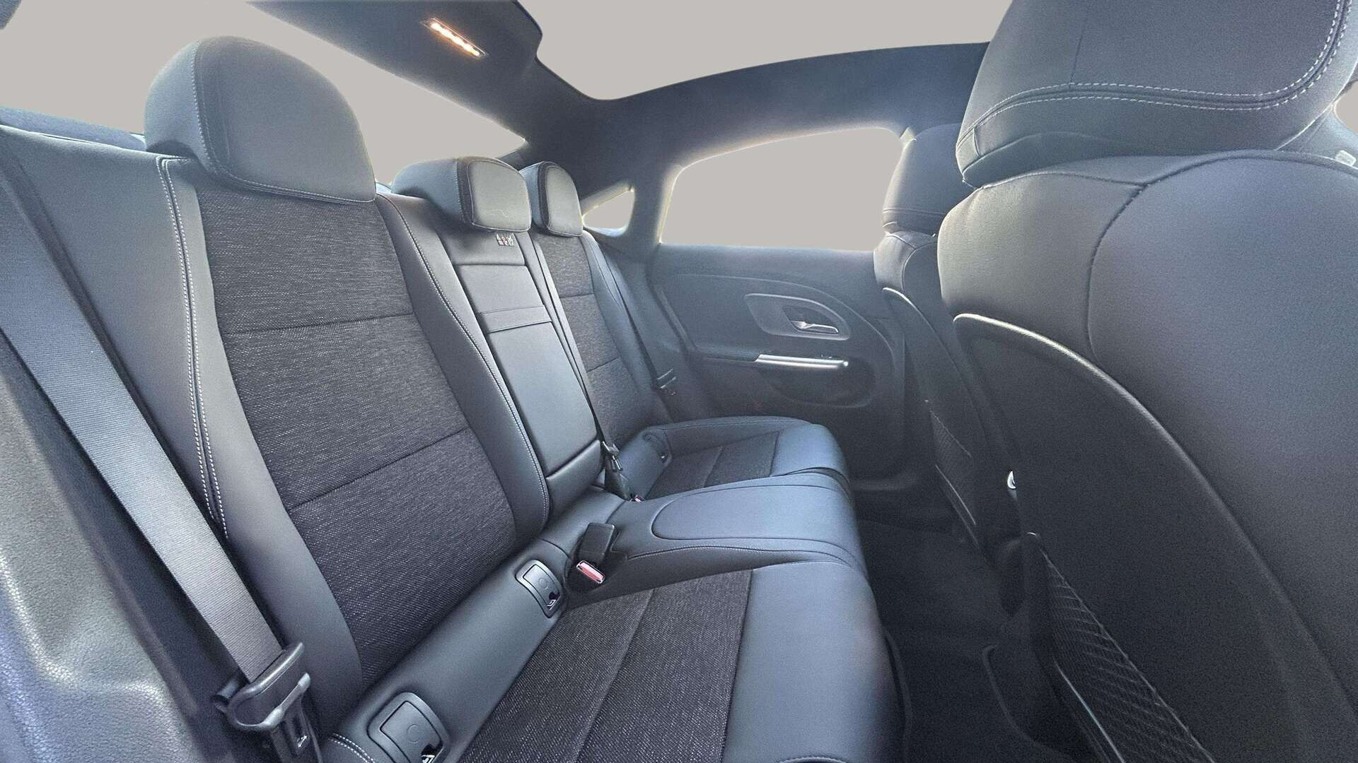 Sort Mercedes CLA250+ fra 2025