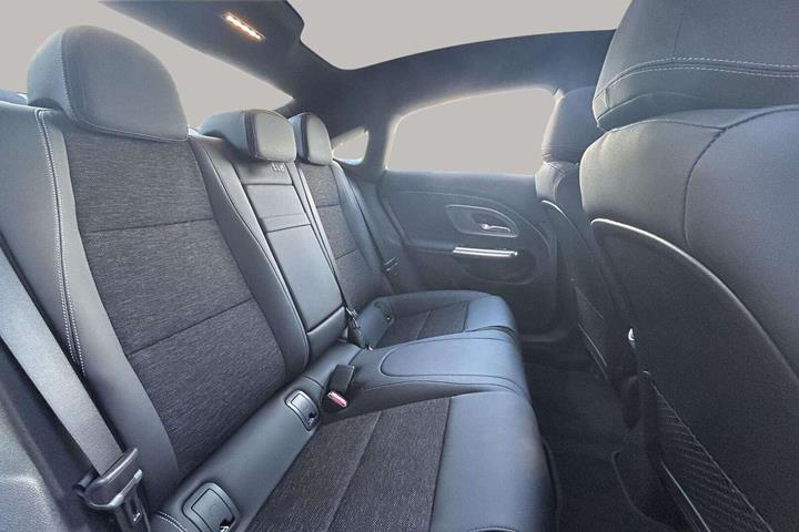 Sort Mercedes CLA250+ fra 2025