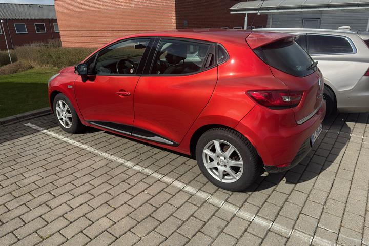 Rød Renault Ny Clio fra 2014
