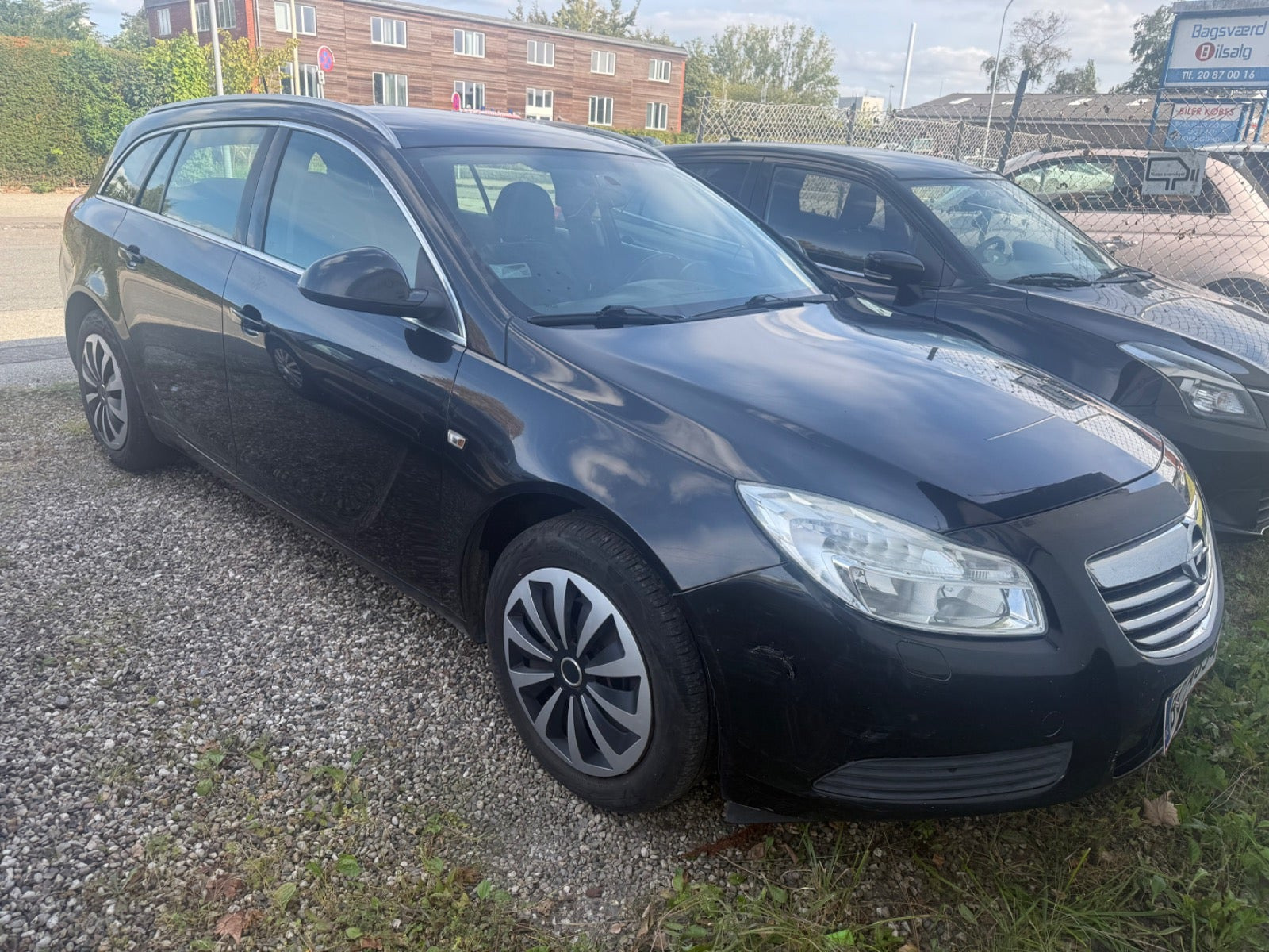 Sort Opel Insignia fra 2010