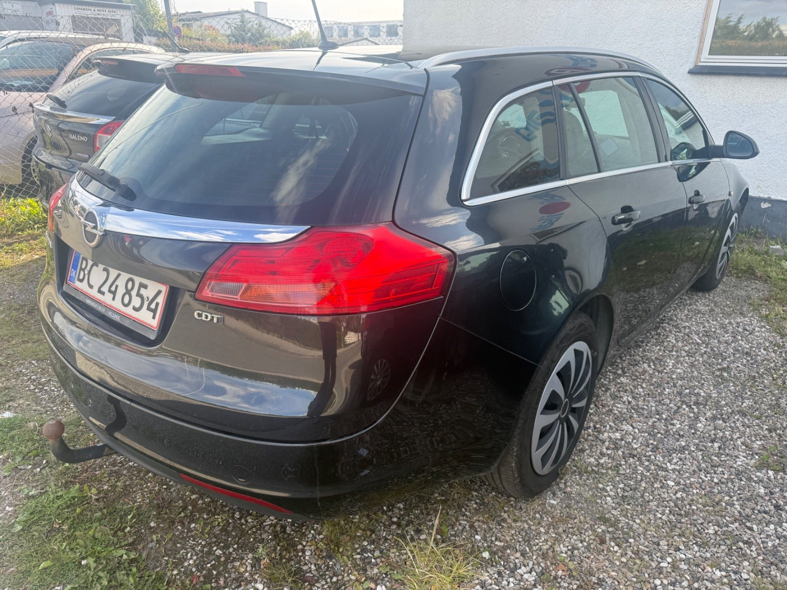 Sort Opel Insignia fra 2010