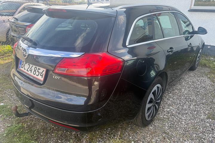 Sort Opel Insignia fra 2010