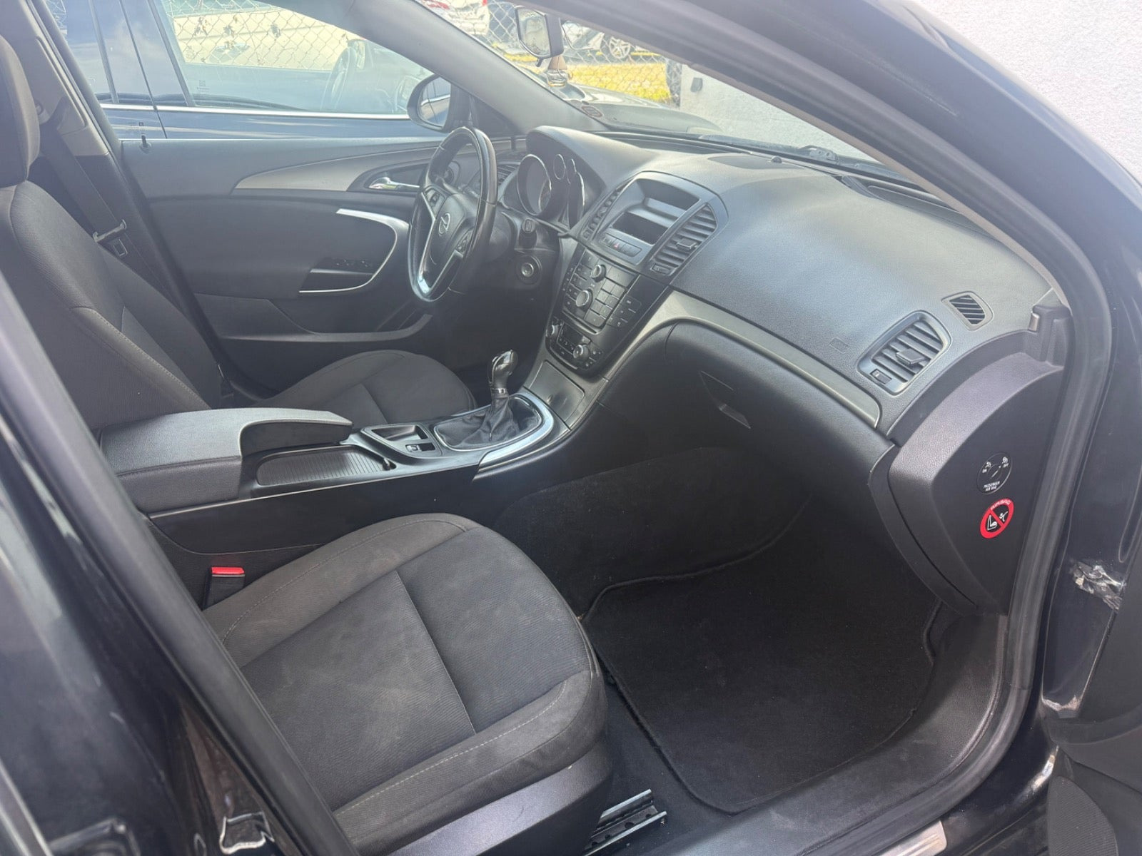 Sort Opel Insignia fra 2010