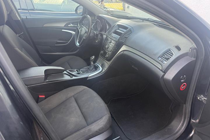 Sort Opel Insignia fra 2010
