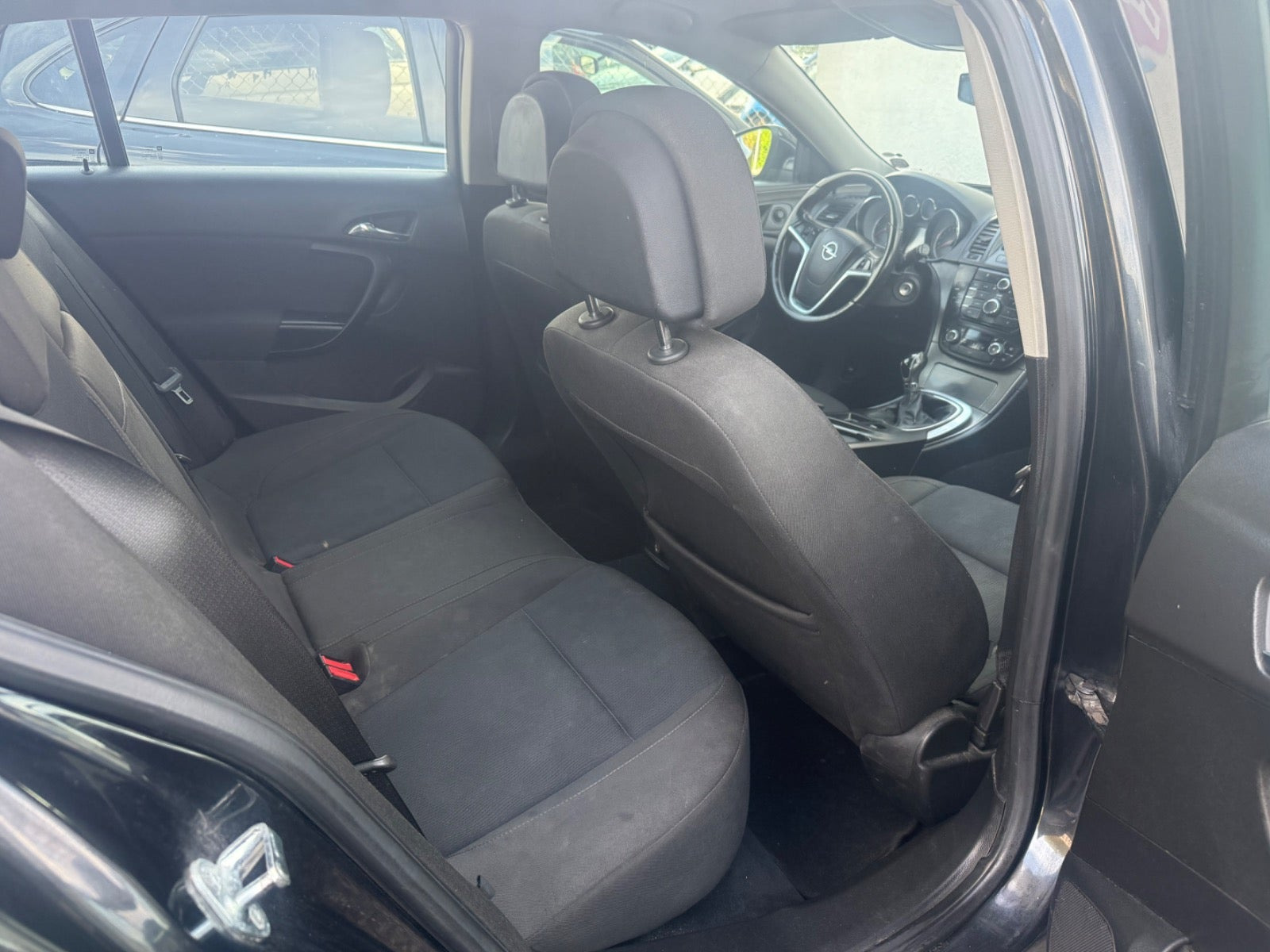 Sort Opel Insignia fra 2010