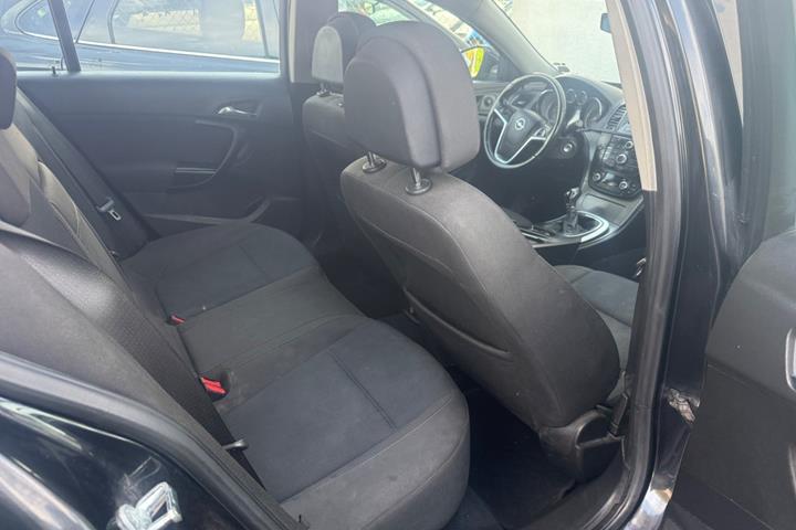 Sort Opel Insignia fra 2010