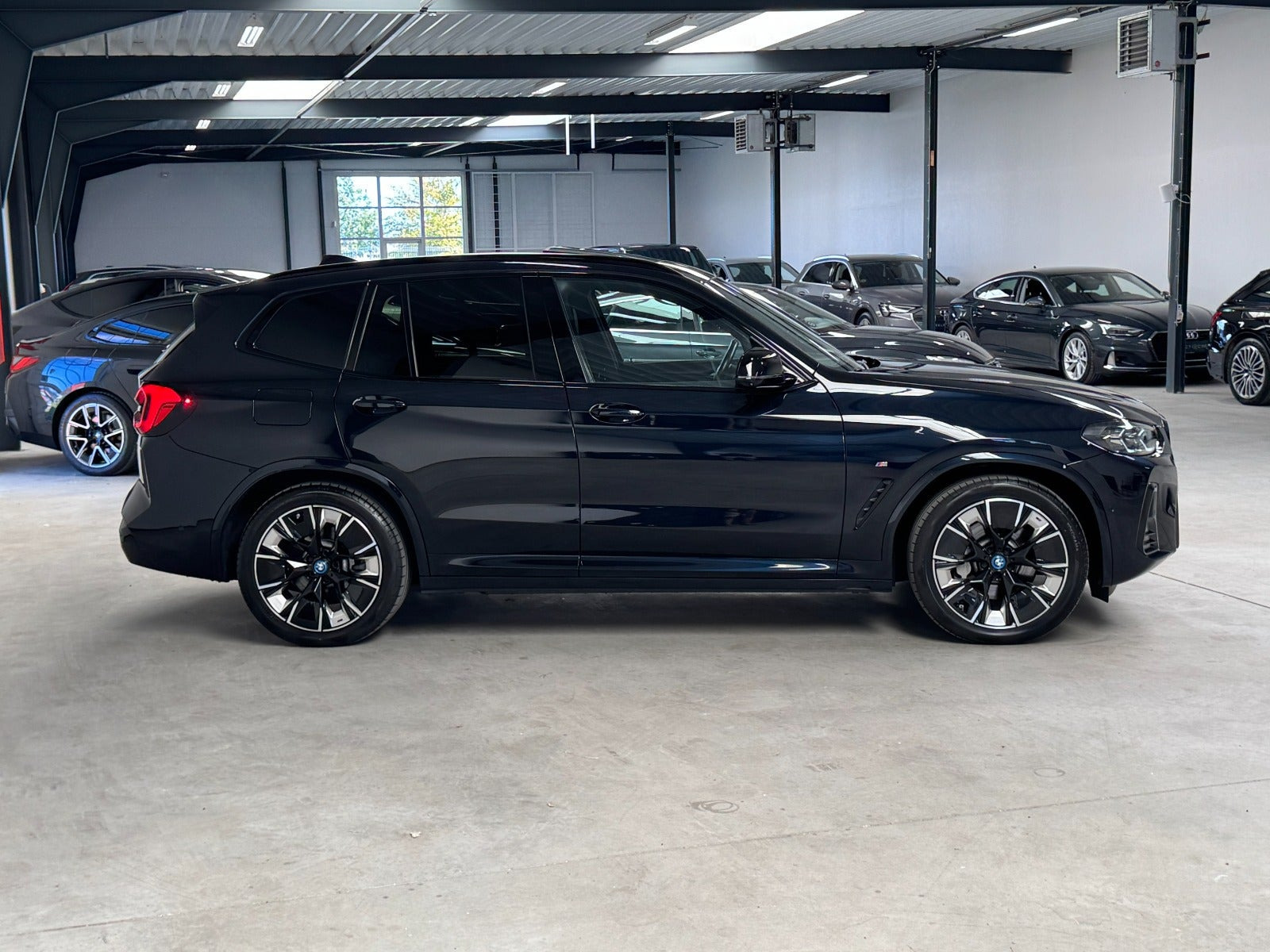 Sort BMW iX3 fra 2024