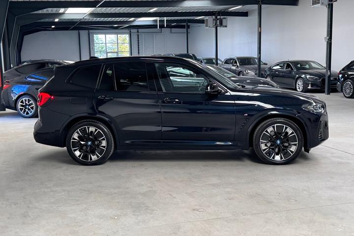 Sort BMW iX3 fra 2024