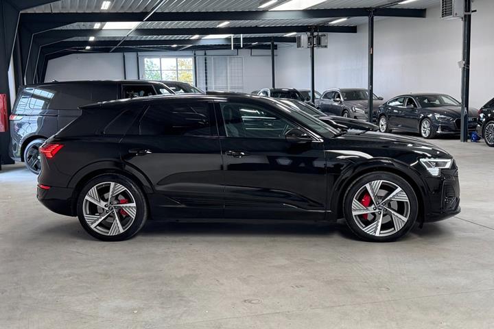 Sort Audi Q8 e-tron fra 2023