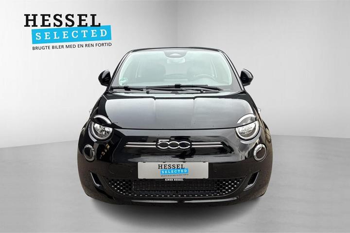 Hvid Fiat 500e fra 2023