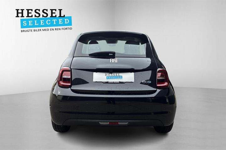 Hvid Fiat 500e fra 2023