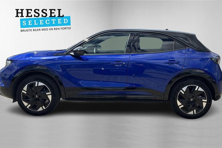 Blå Opel Mokka-e fra 2025
