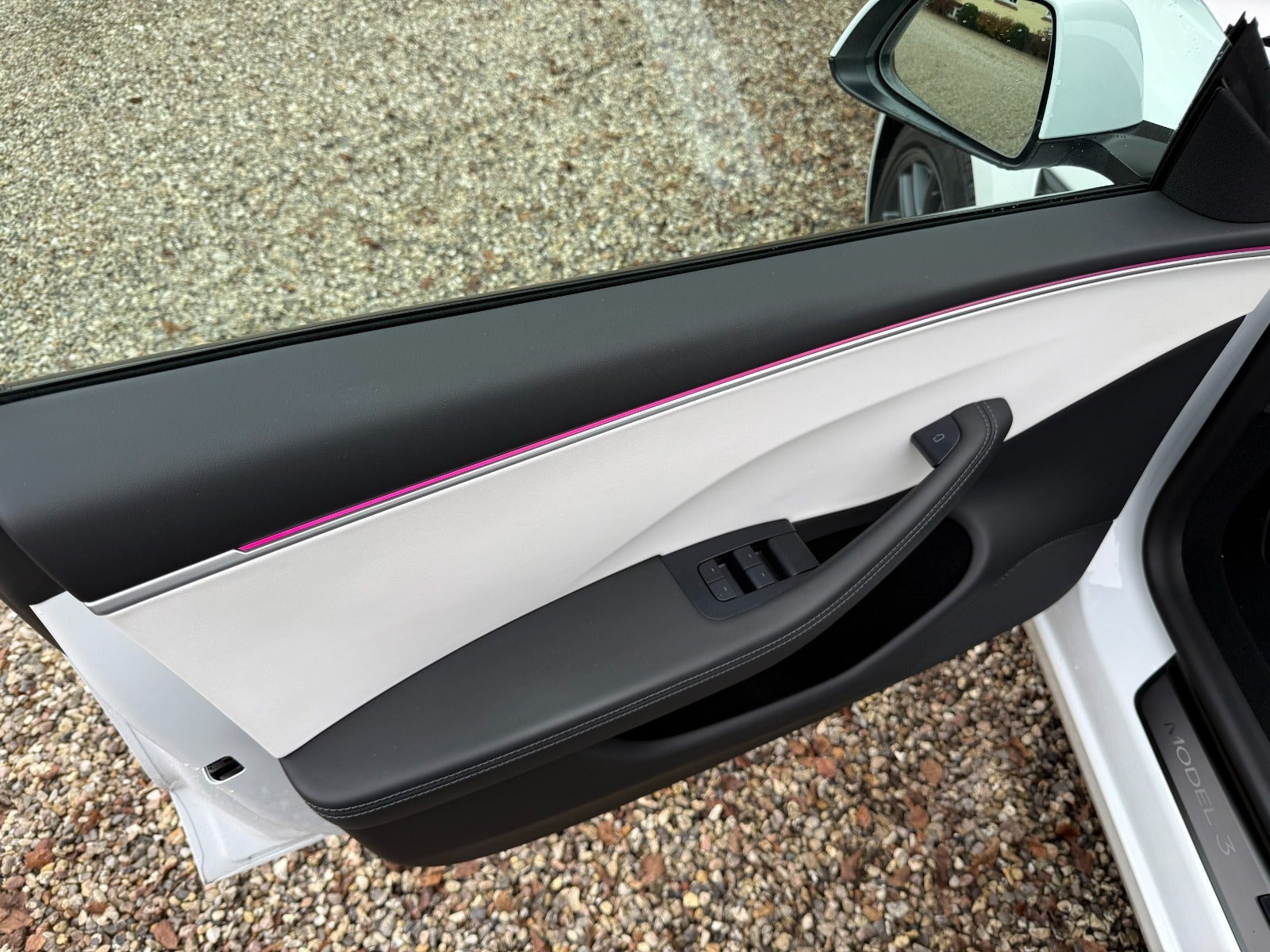 Hvid Tesla Model 3 fra 2024
