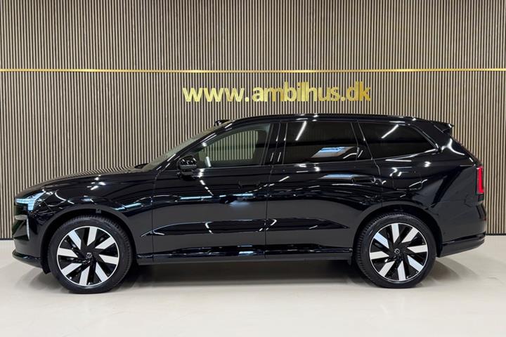Sort Volvo EX90 fra 2025