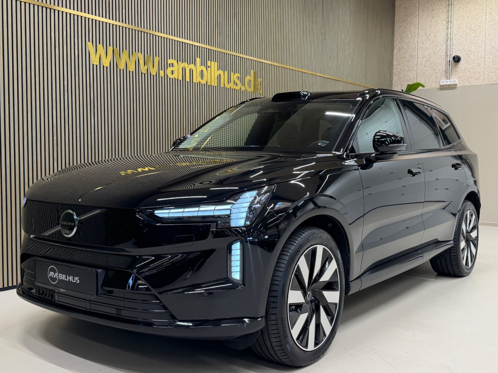 Sort Volvo EX90 fra 2025