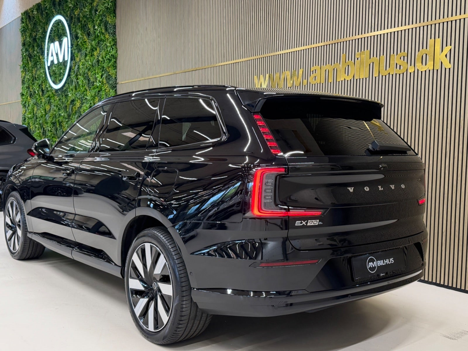 Sort Volvo EX90 fra 2025