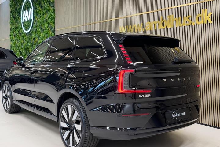 Sort Volvo EX90 fra 2025