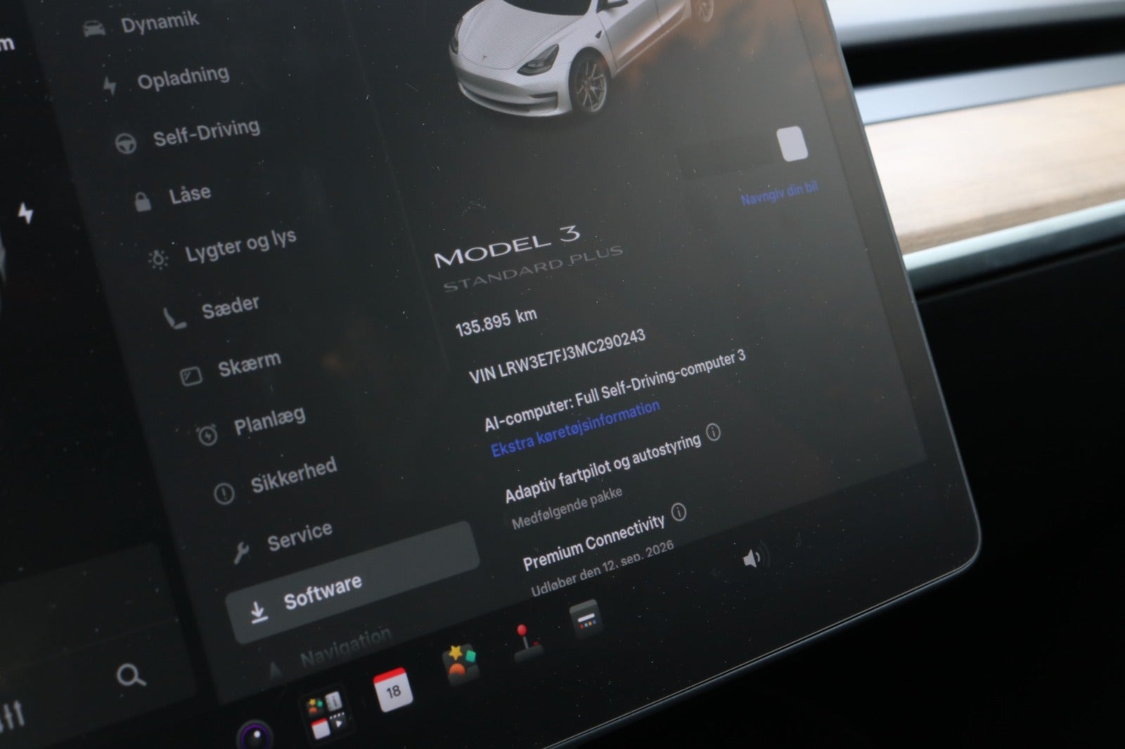 Grøn Tesla Model 3 fra 2021