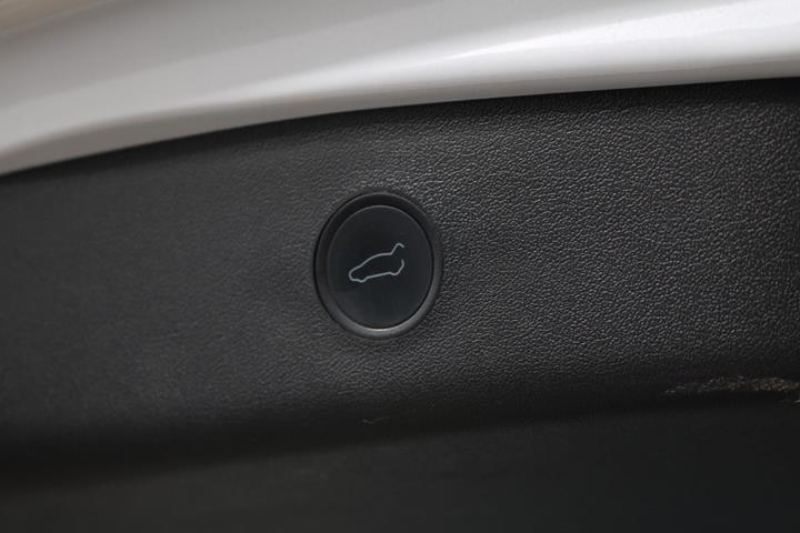 Grøn Tesla Model 3 fra 2021
