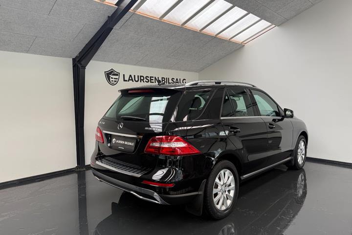 Sort Mercedes ML350 fra 2015