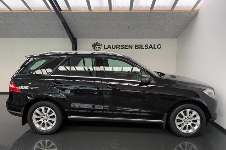 Sort Mercedes ML350 fra 2015