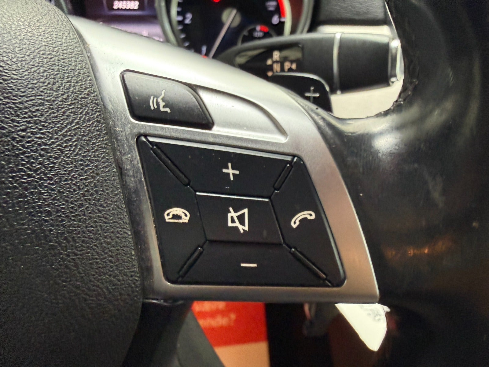 Sort Mercedes ML350 fra 2015