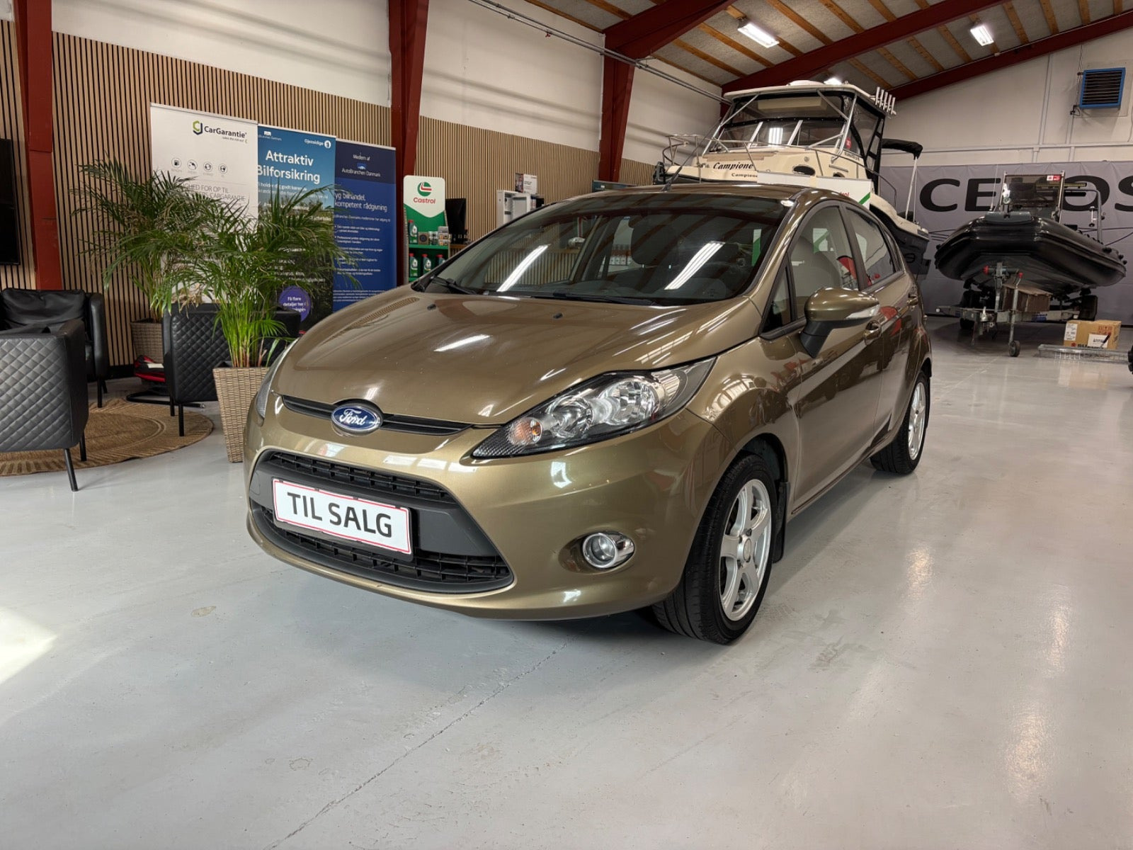 Orange Ford Fiesta fra 2012