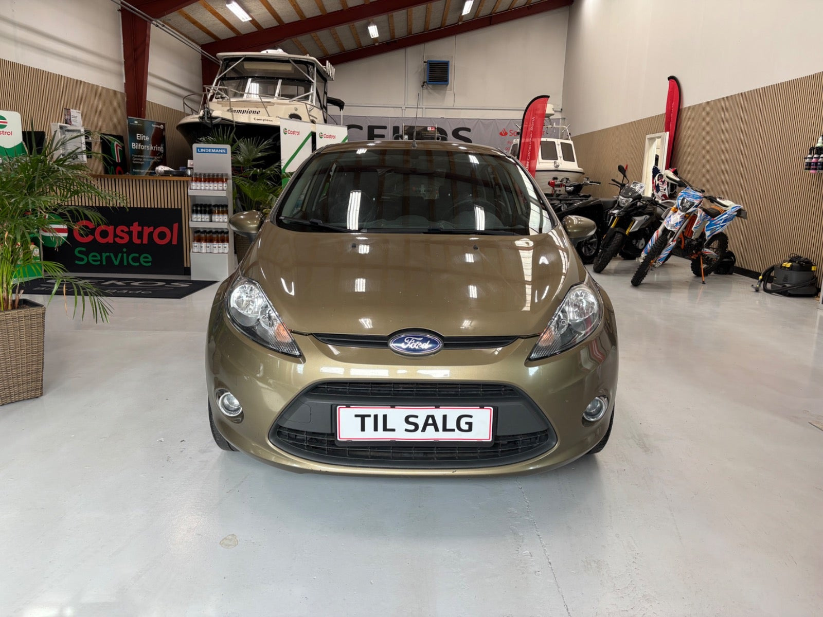 Orange Ford Fiesta fra 2012
