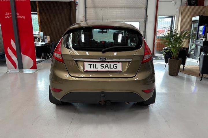 Orange Ford Fiesta fra 2012