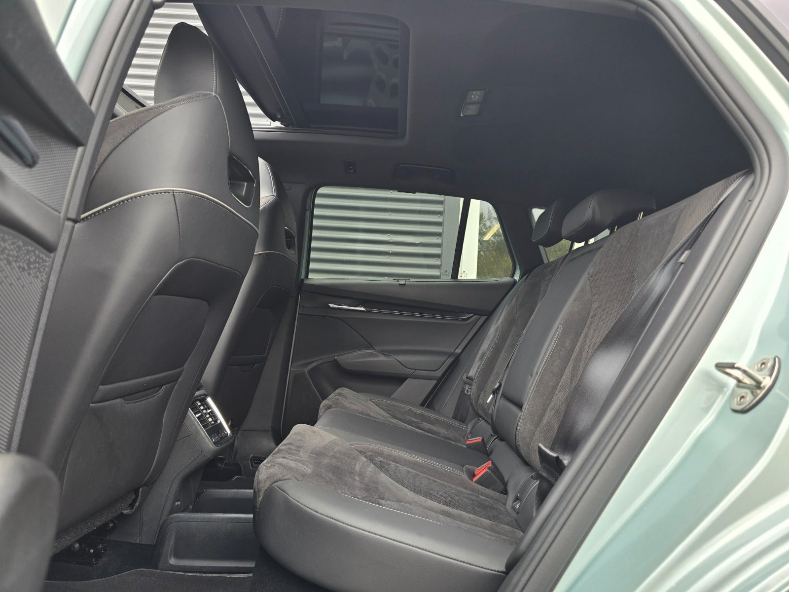 Grøn Skoda Enyaq fra 2023