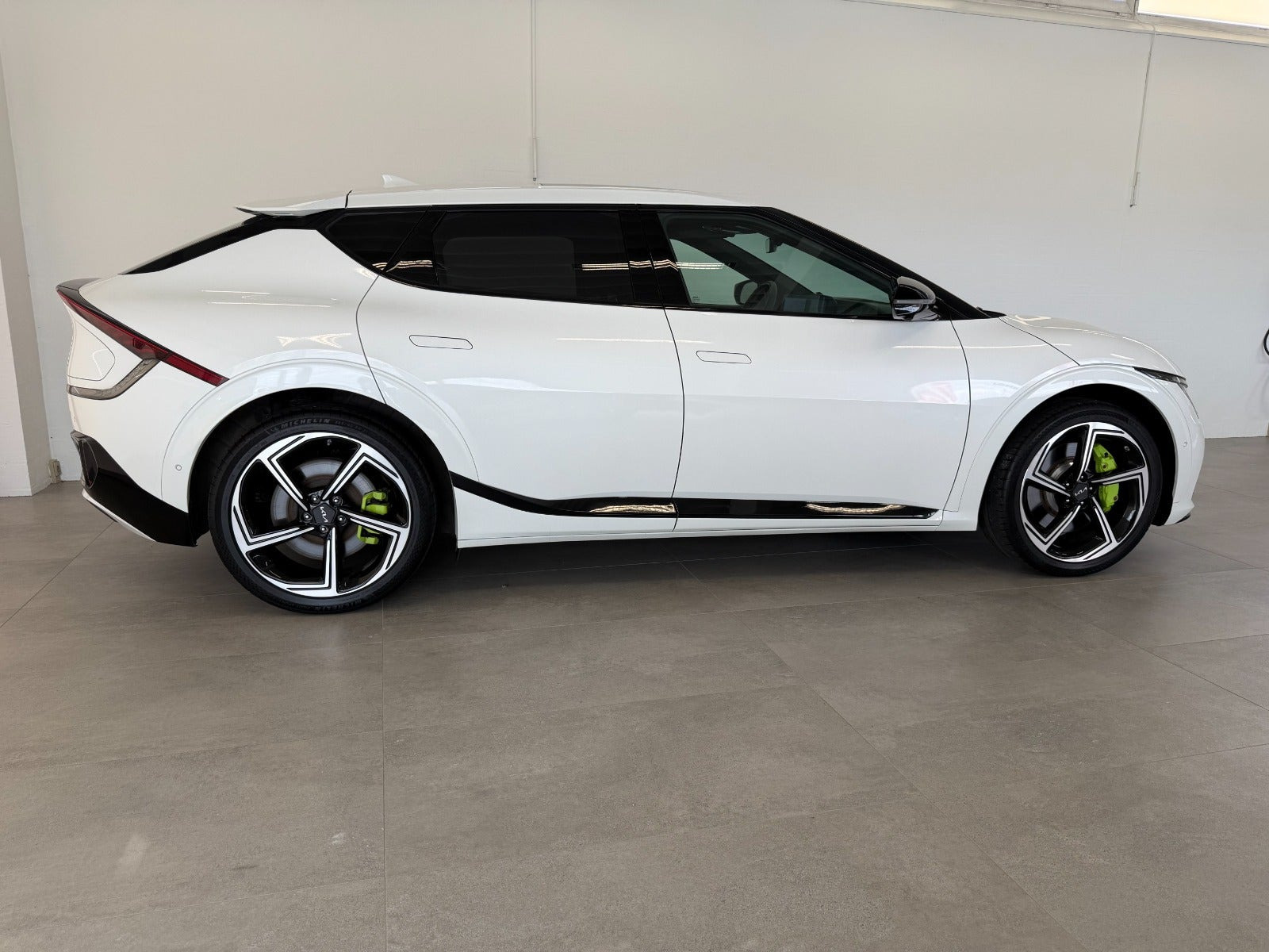 Hvid Kia EV6 fra 2024