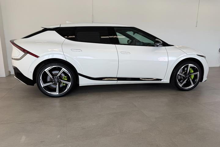 Hvid Kia EV6 fra 2024