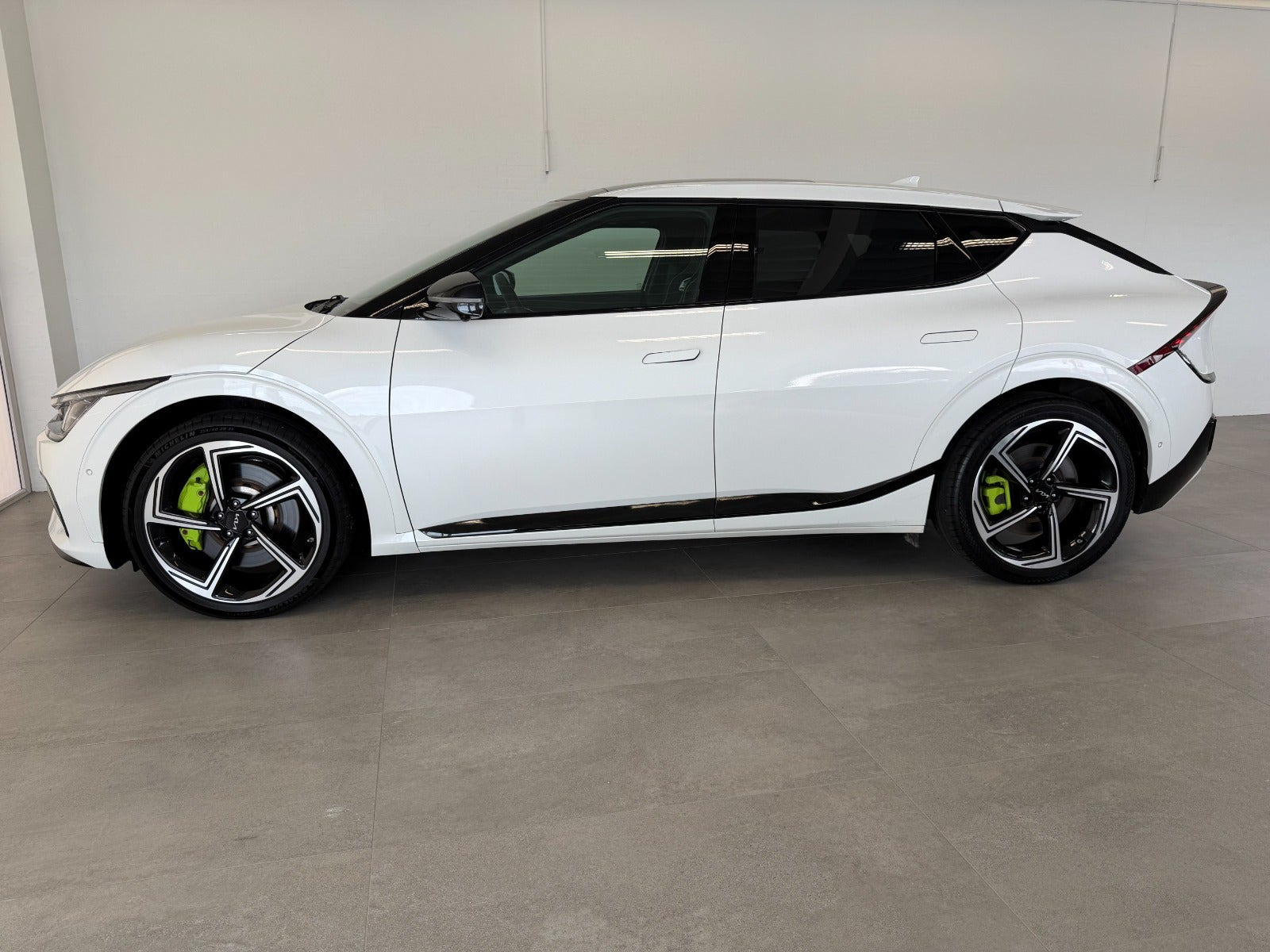 Hvid Kia EV6 fra 2024