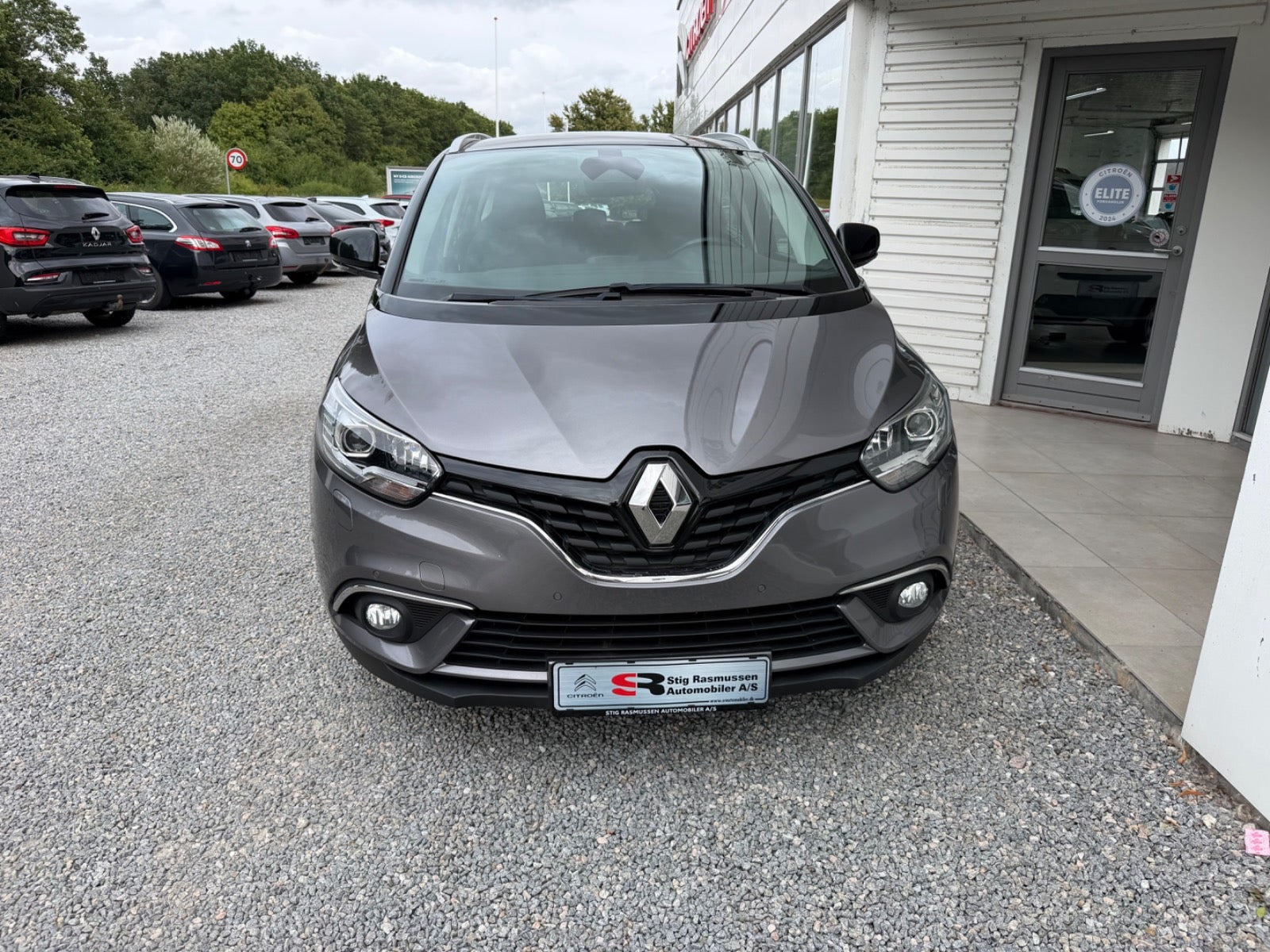Grå Renault Grand Scenic IV fra 2018