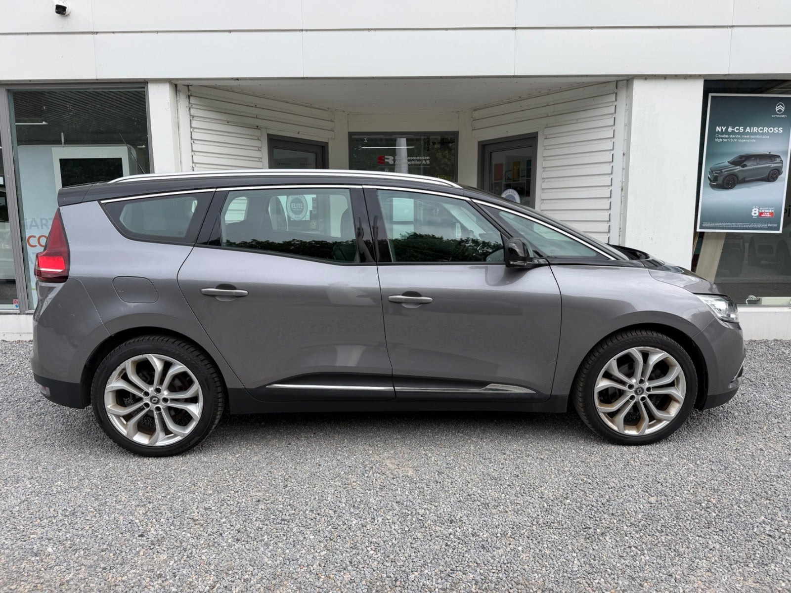 Grå Renault Grand Scenic IV fra 2018