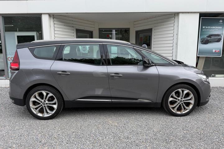 Grå Renault Grand Scenic IV fra 2018